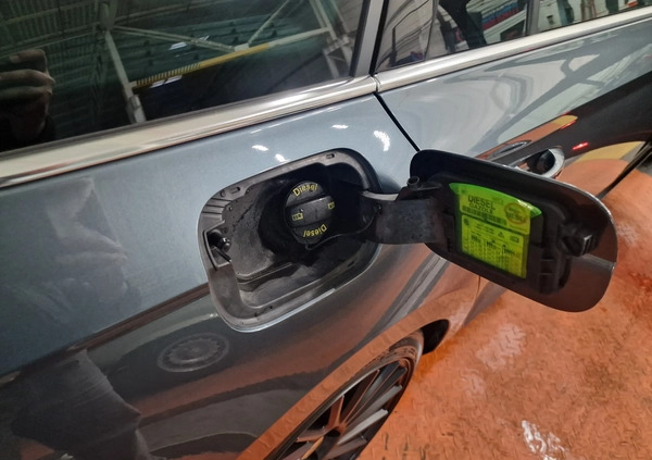 Skoda Superb cena 70900 przebieg: 198445, rok produkcji 2016 z Warszawa małe 781